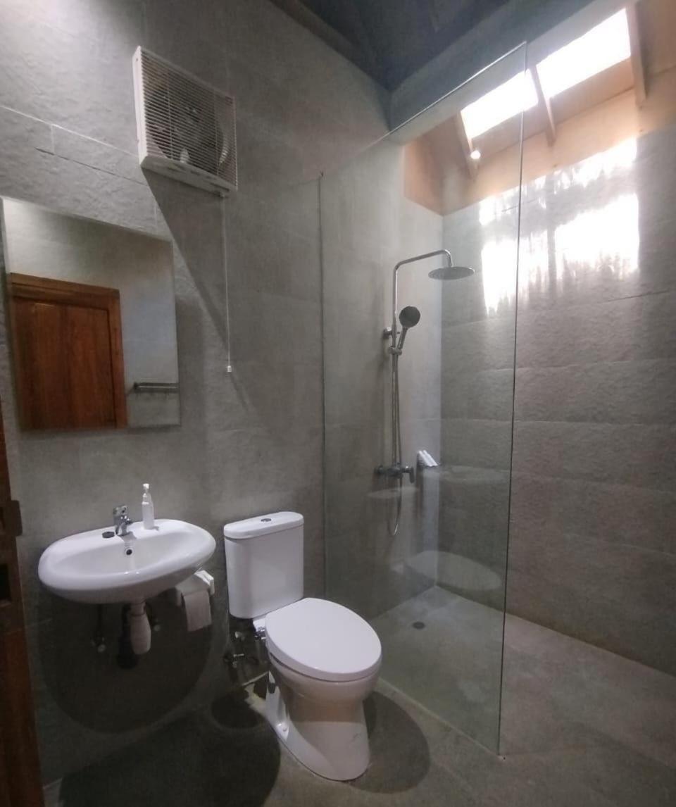 Villa Lova Sambirenteng Gretek ภายนอก รูปภาพ
